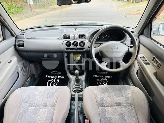 Nissan March 2002 photo 4