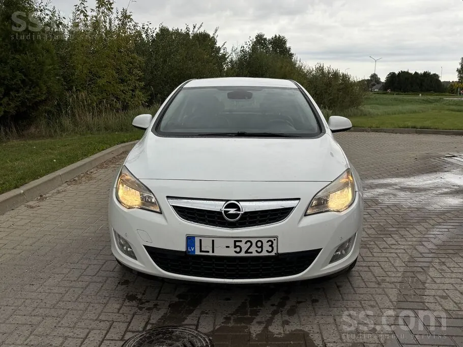 Opel Astra 2011 photo 5