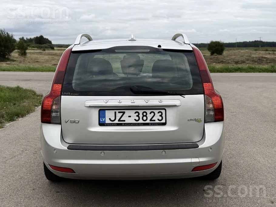 Volvo V50 2012 photo 2