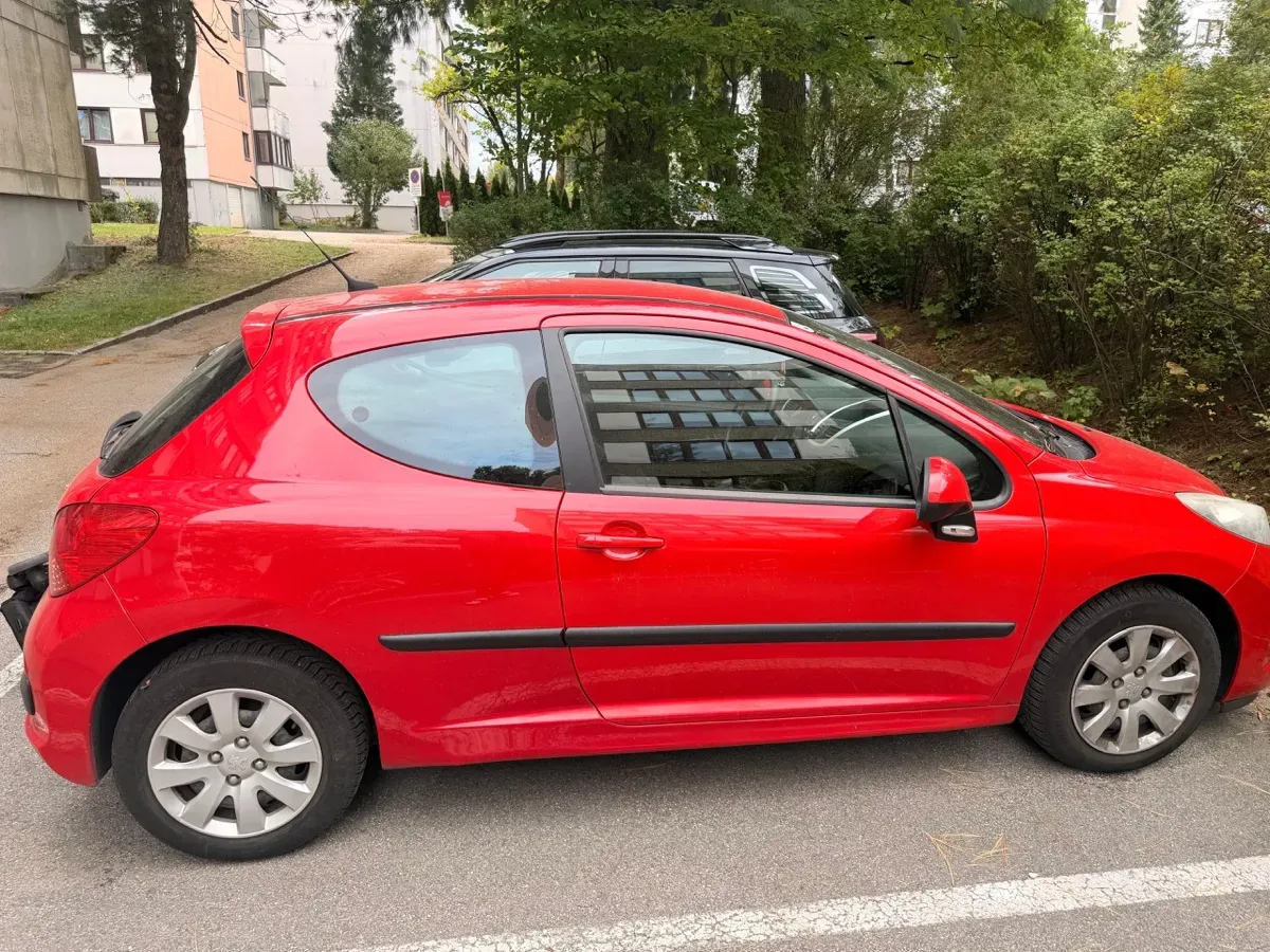 Peugeot 207 2006 photo 2