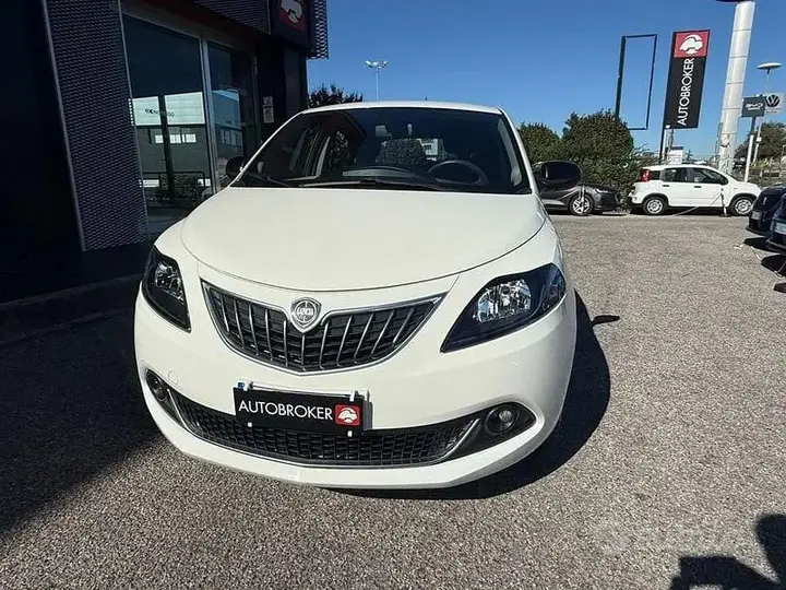Lancia Ypsilon
