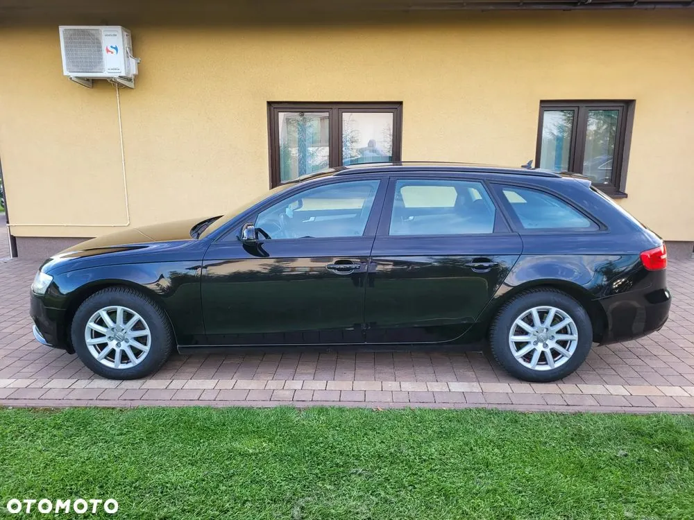 Audi A4 Avant 2012 photo 2
