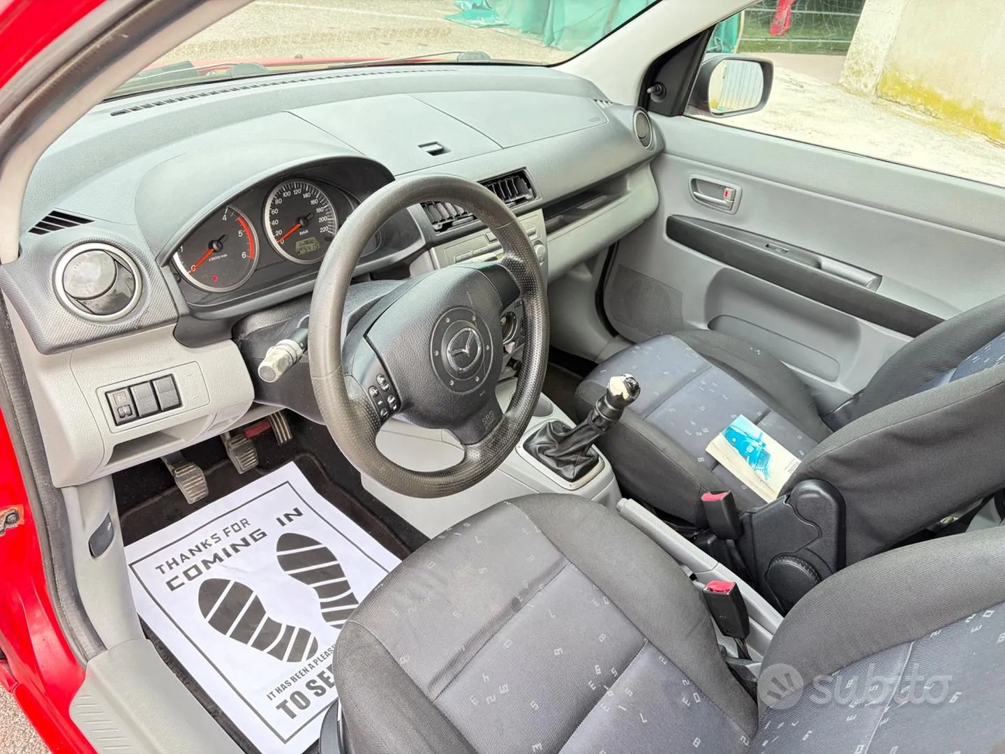 Mazda 2 2004 photo 2