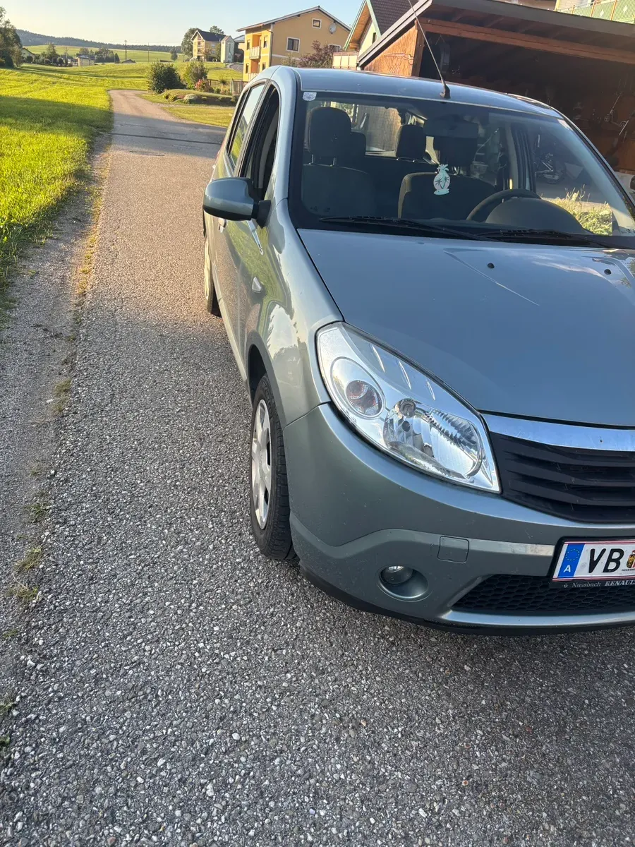 Dacia Sandero 2009 photo 2
