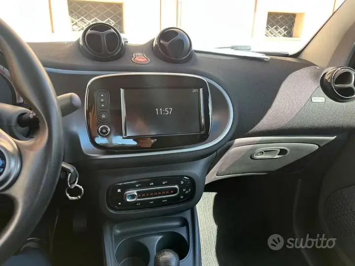 Smart Fortwo 2018 photo 2