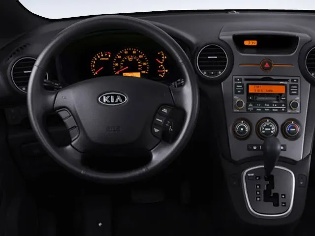 Kia Rondo 2012 photo 3
