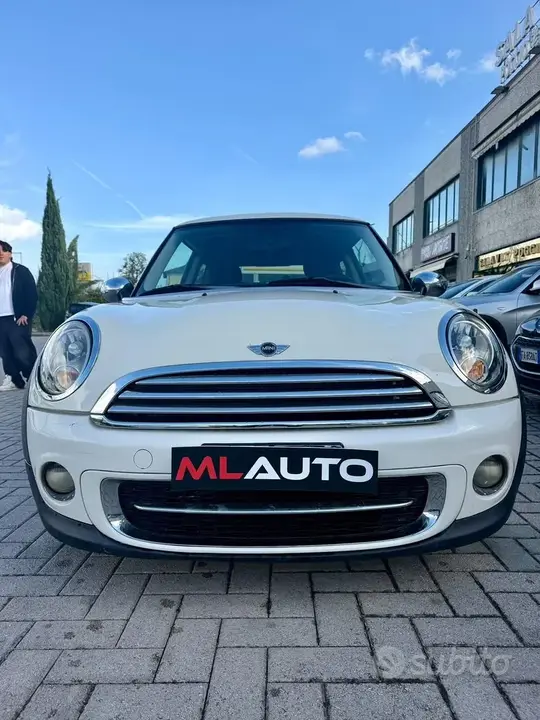 Mini One 2011 photo 3