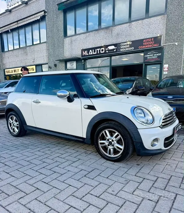 Mini One 2011 photo 2