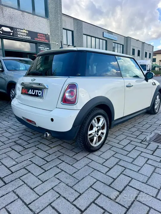 Mini One 2011 photo 5