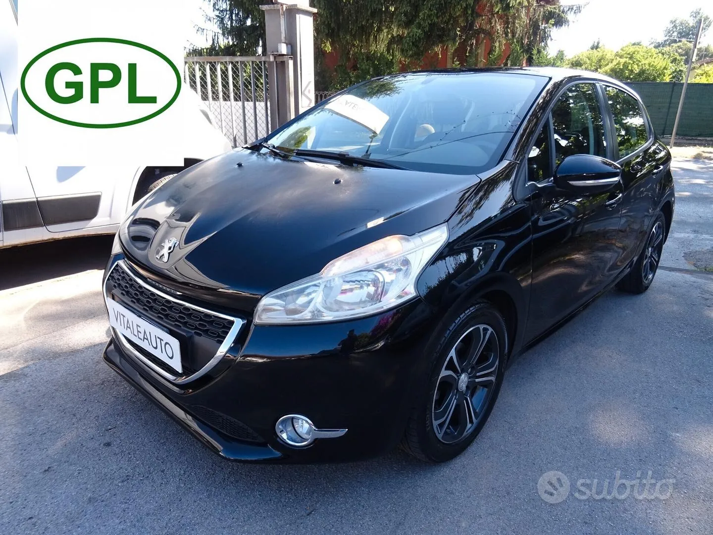 Peugeot 208 2014 photo 2