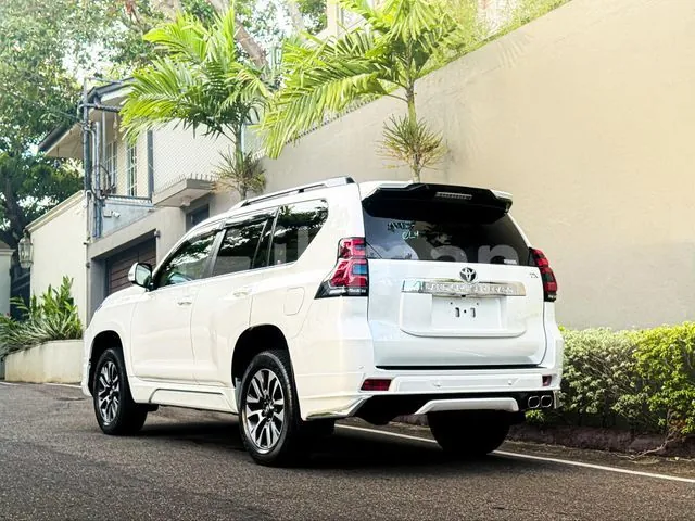 Toyota Land Cruiser Prado 2023 photo 3