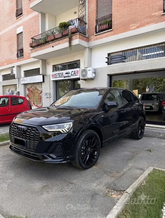 Audi Q3 2022 photo 2