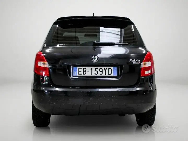 Skoda Fabia 2010 photo 3