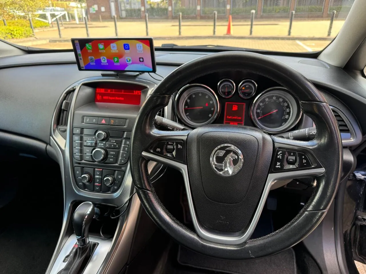 Vauxhall Astra 2011 photo 3