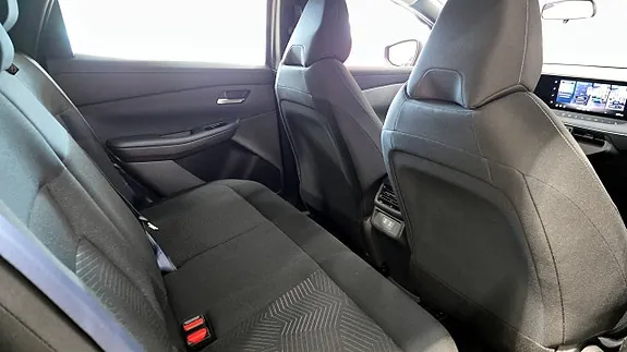 Nissan Leaf 2026 photo 5