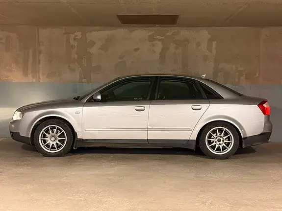 Audi A4 2003 photo 2