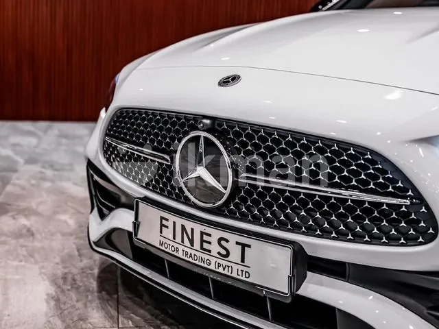 Mercedes-Benz C200 2025 photo 2
