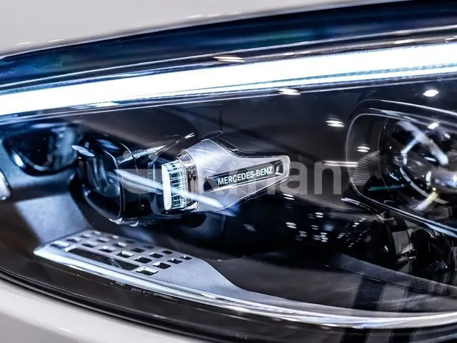 Mercedes-Benz C200 2025 photo 5