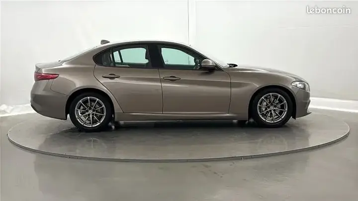 Alfa Romeo Giulia 2017 photo 4