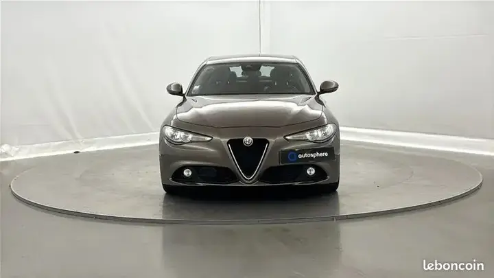 Alfa Romeo Giulia 2017 photo 2