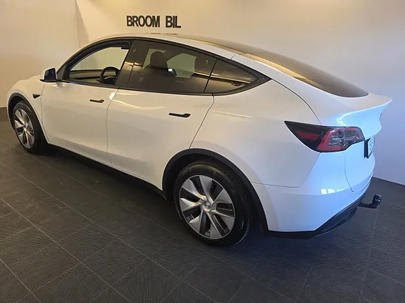 Tesla Model Y 2023 photo 5