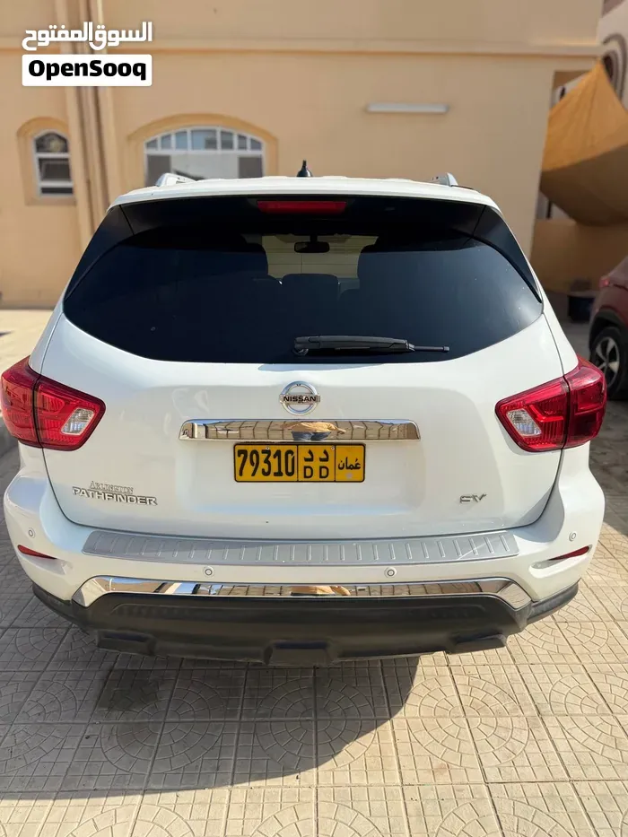 Nissan Pathfinder 2018 photo 2