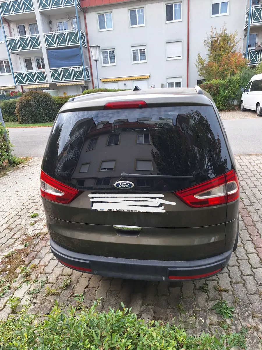 Ford Galaxy 2011 photo 2