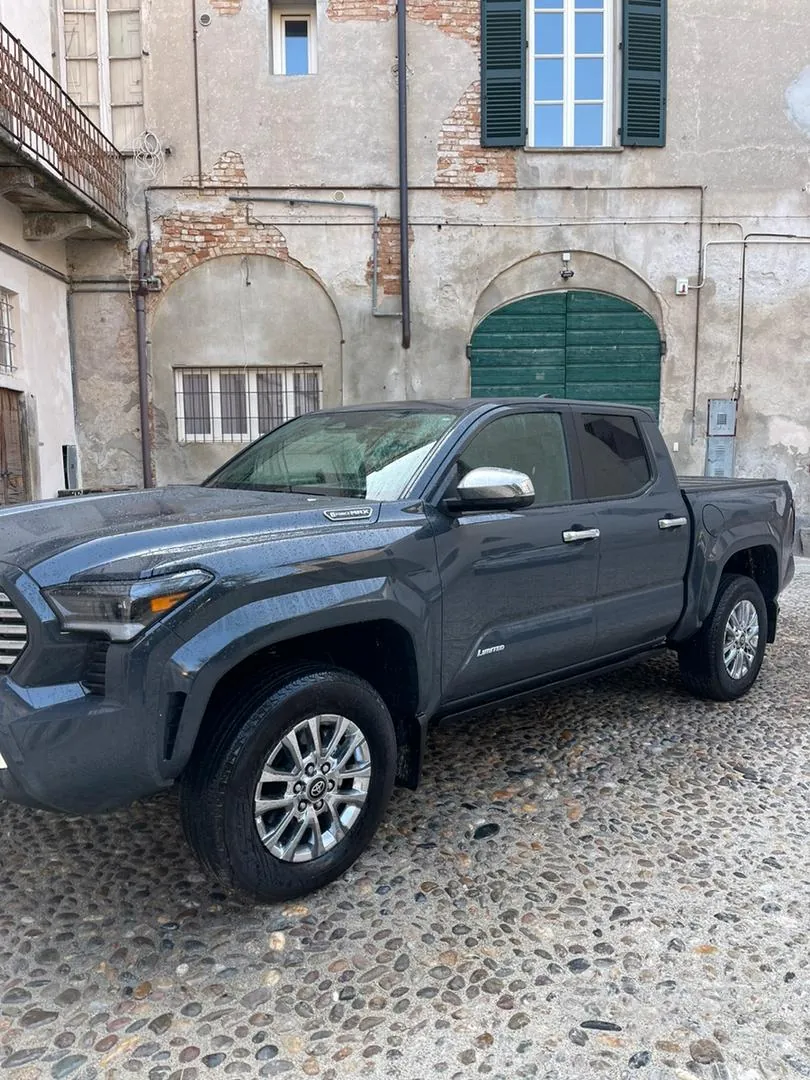 Toyota Tacoma 2026 photo 2