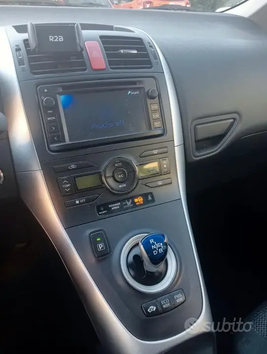 Toyota Auris 2012 photo 5