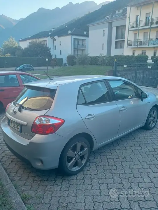 Toyota Auris 2012 photo 2