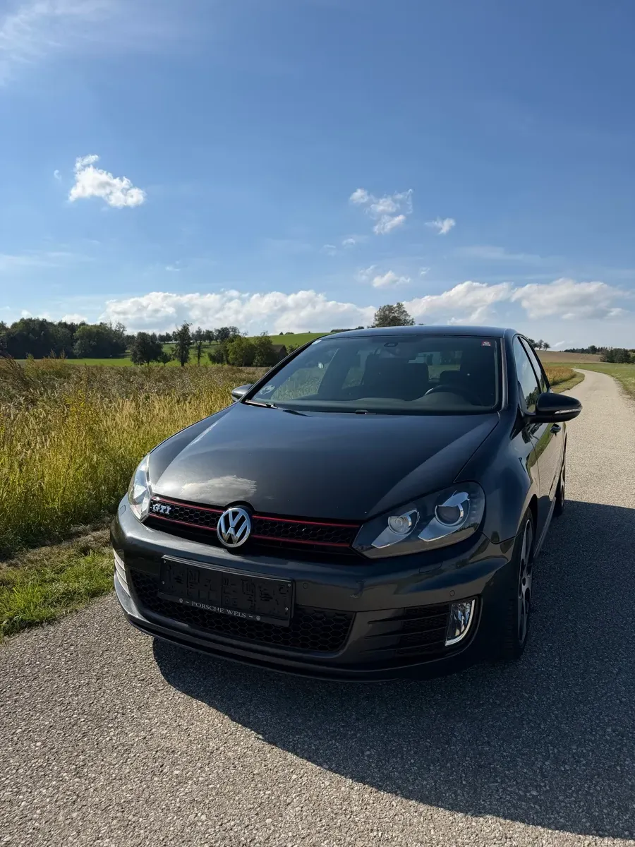 Volkswagen Golf 2012 photo 2