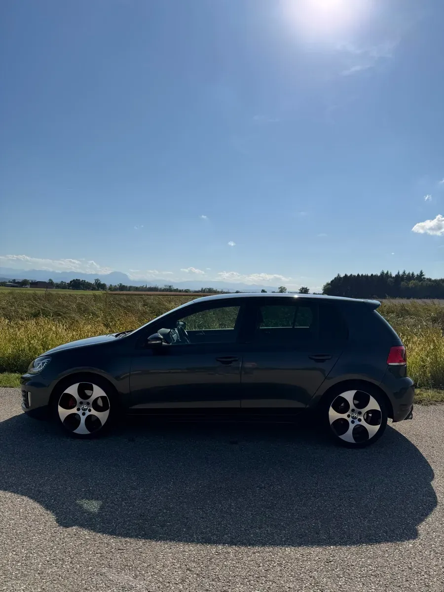 Volkswagen Golf 2012 photo 3