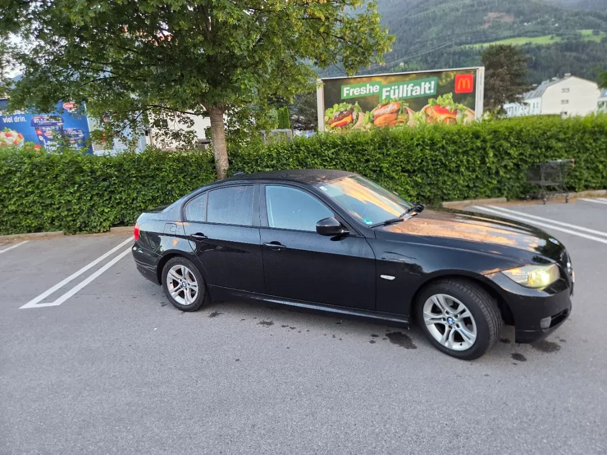 BMW 3 Series 2010 photo 3