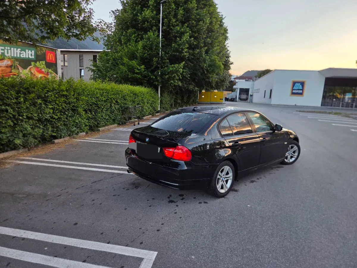 BMW 3 Series 2010 photo 2