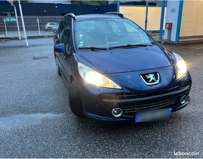 Peugeot 207 2008 photo 2