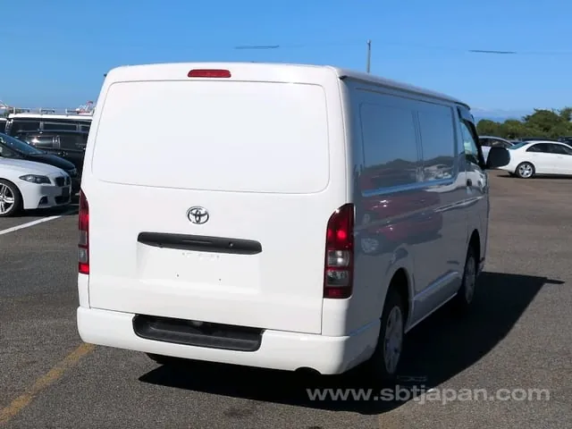 Toyota Regius Ace 2017 photo 4