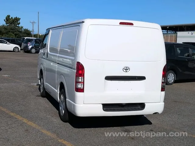 Toyota Regius Ace 2017 photo 3