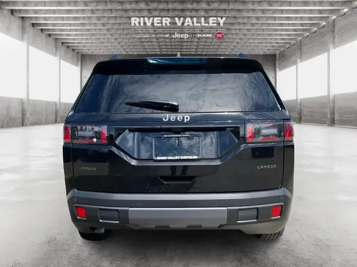 Jeep Cherokee 2026 photo 4