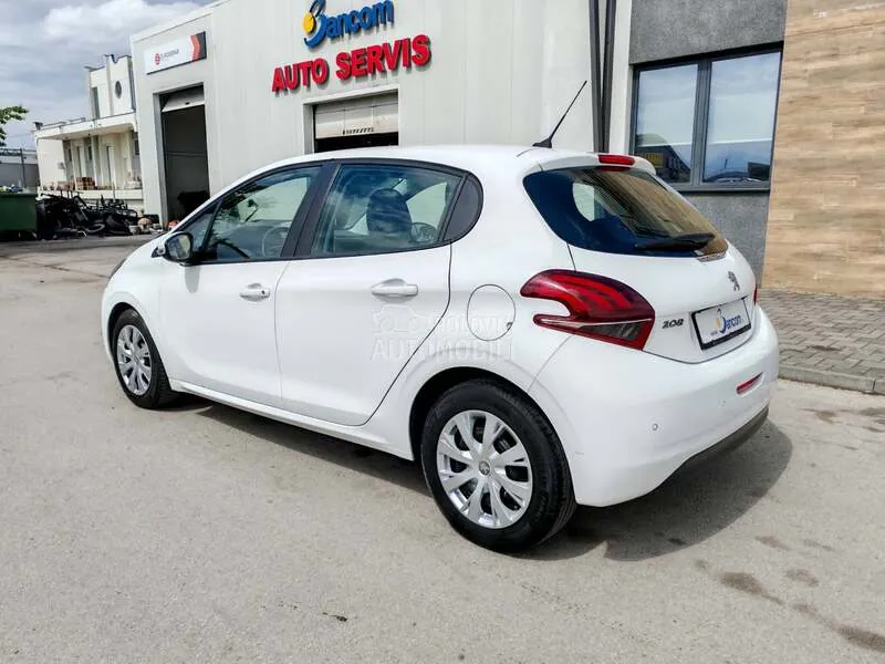 Peugeot 208 2019 photo 5