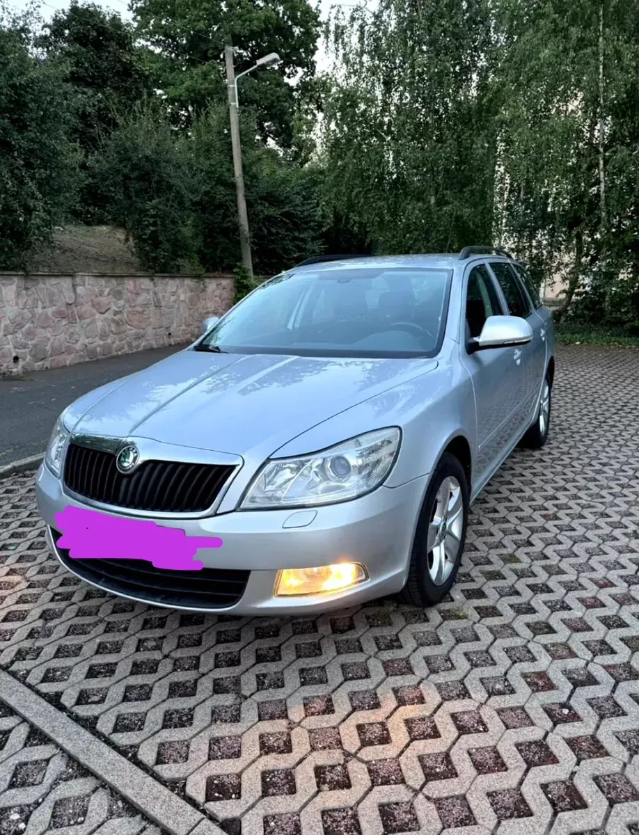 Skoda Octavia 2009 photo 2