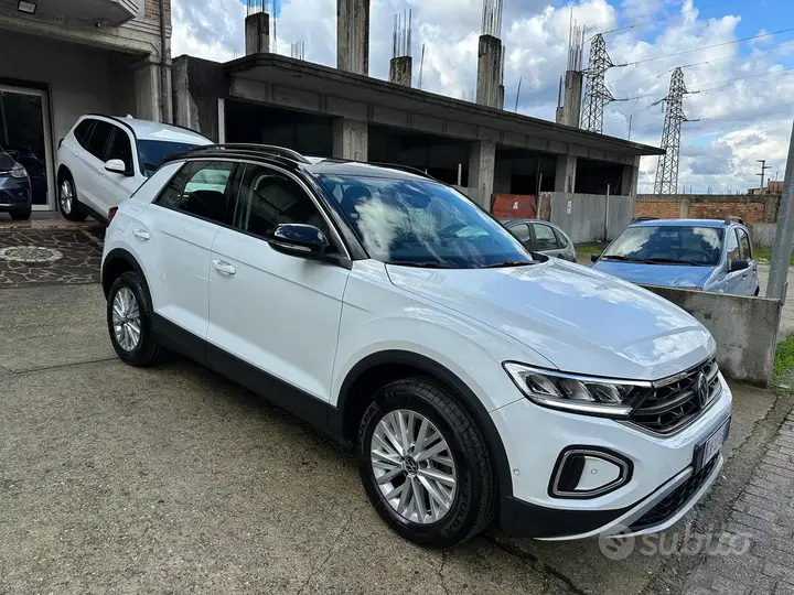 Volkswagen T-Roc 2023 photo 3