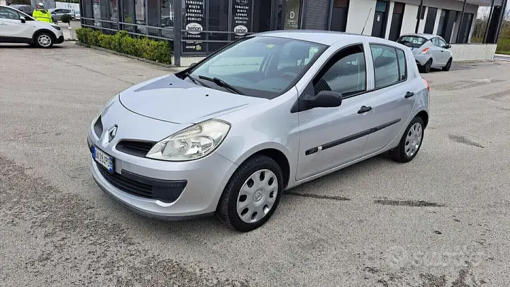Renault Clio 2006 photo 3