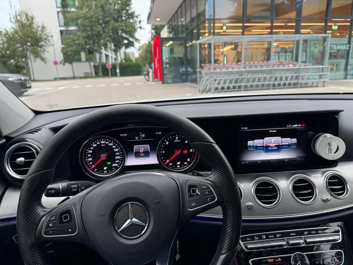 Mercedes-Benz E-Class 2017 photo 3