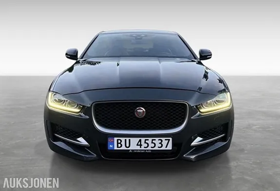Jaguar Xe 2018 photo 2