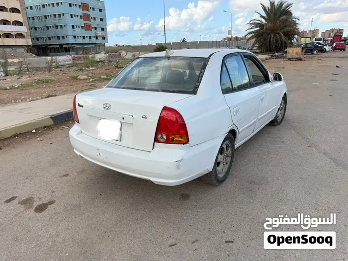 Hyundai Accent 2002 photo 2
