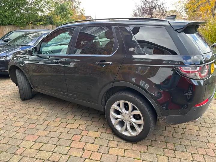 Land Rover Discovery Sport 2017 photo 3