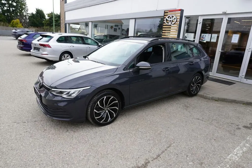 Volkswagen Golf 2024 photo 2