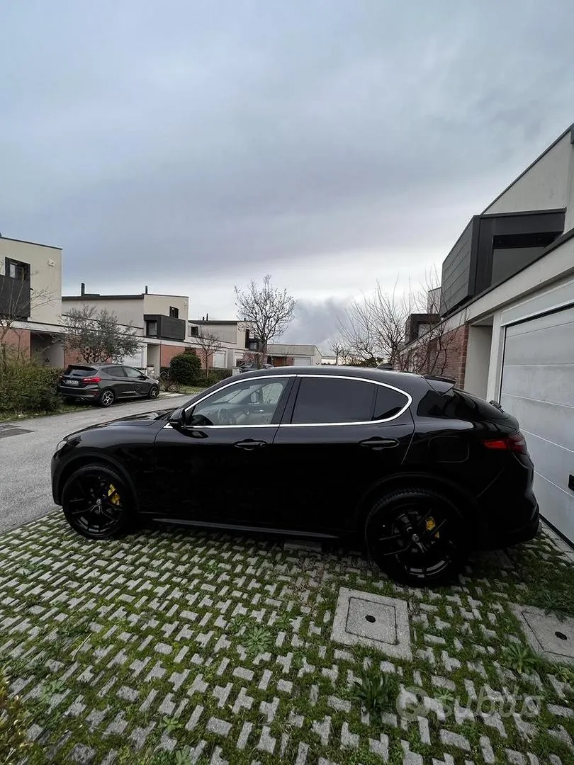Alfa Romeo Stelvio 2017 photo 2