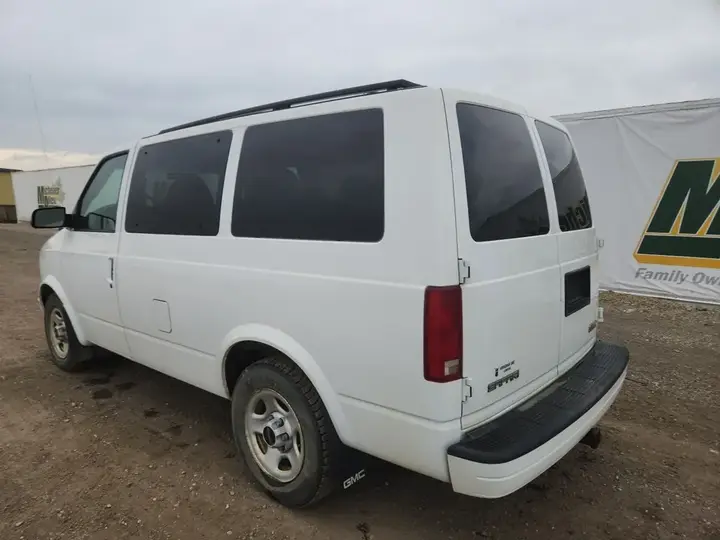 GMC Safari 2004 photo 3