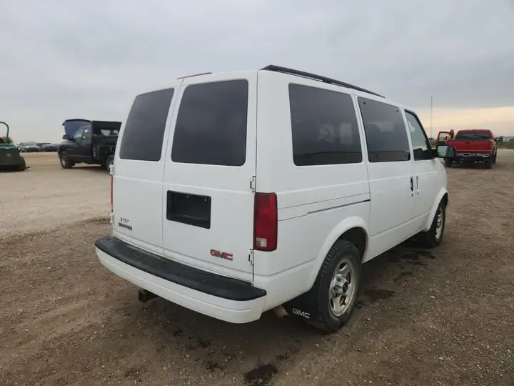 GMC Safari 2004 photo 4